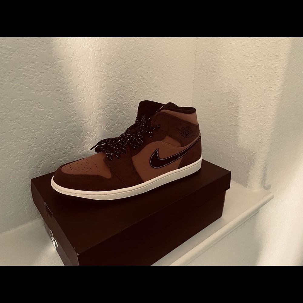 Air Jordan Retro 1 Dark Chocolate